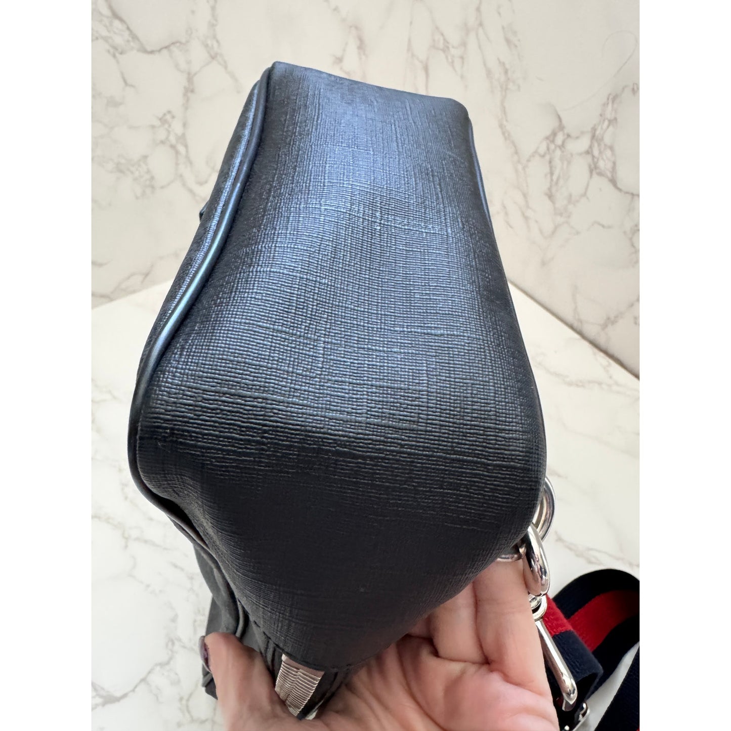 Gucci GG Supreme Unisex Sling Bag in Black/Grey Monogram Leather