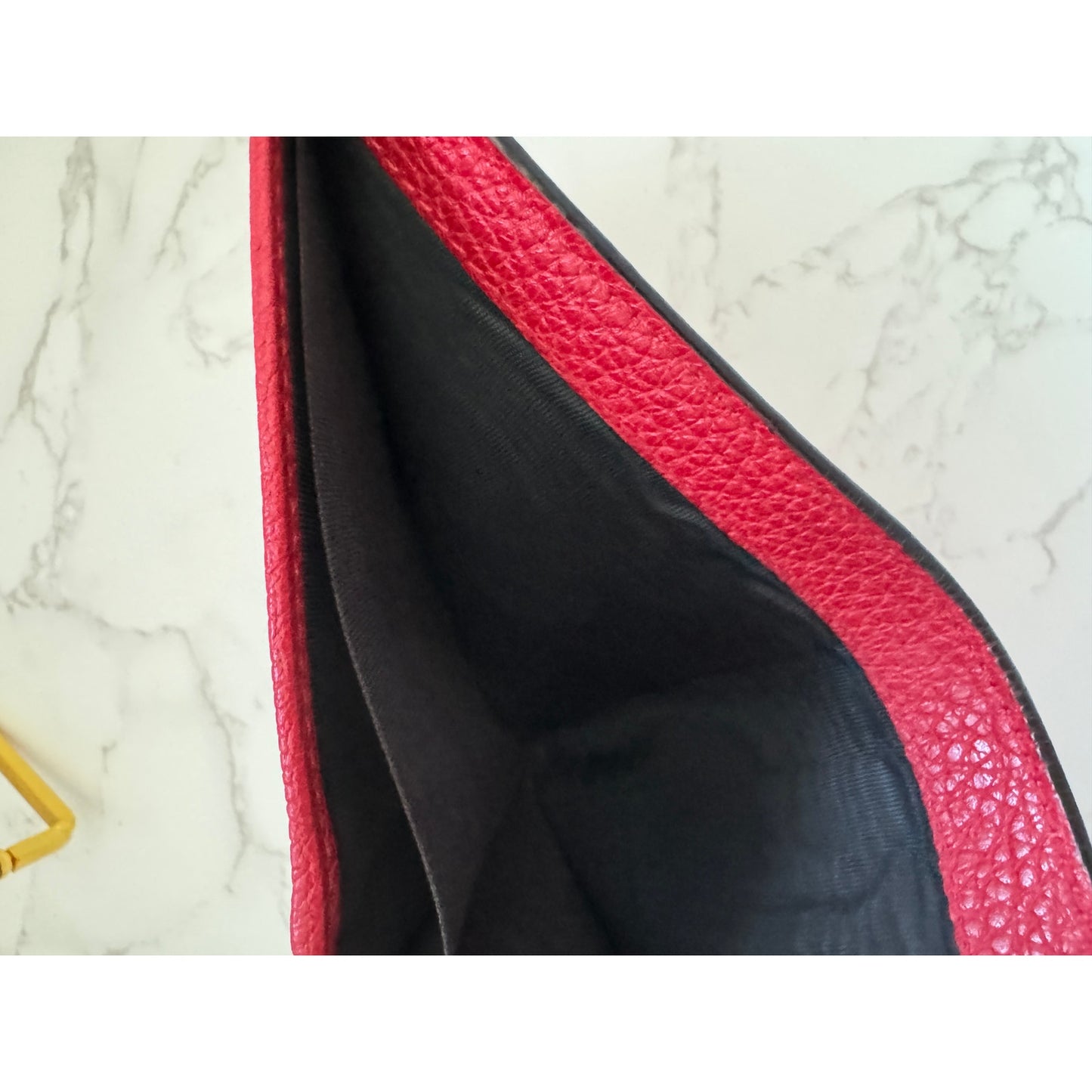 Gucci Red Logo Bifold Wallet in Red Textured Leather