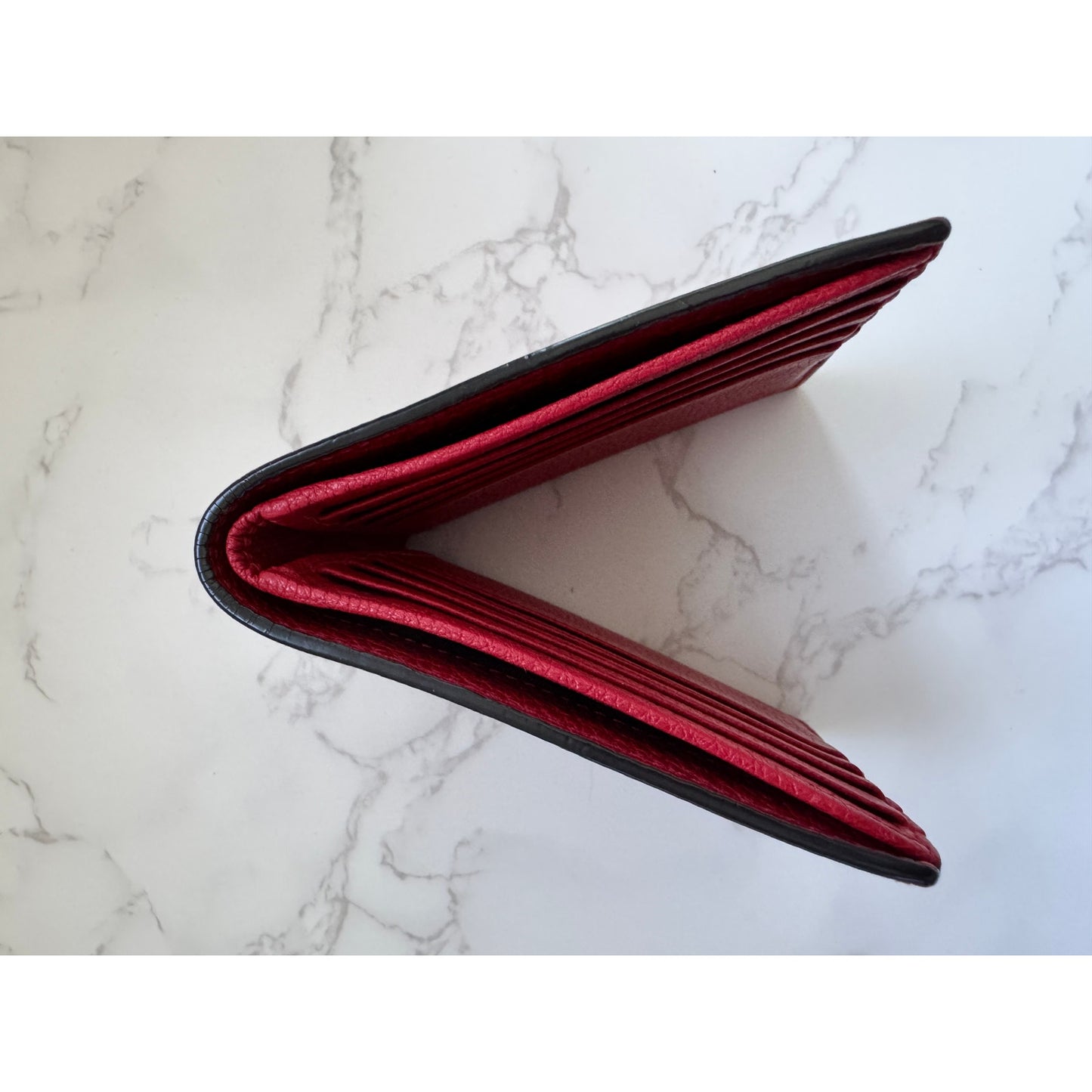 Gucci Red Logo Bifold Wallet in Red Textured Leather