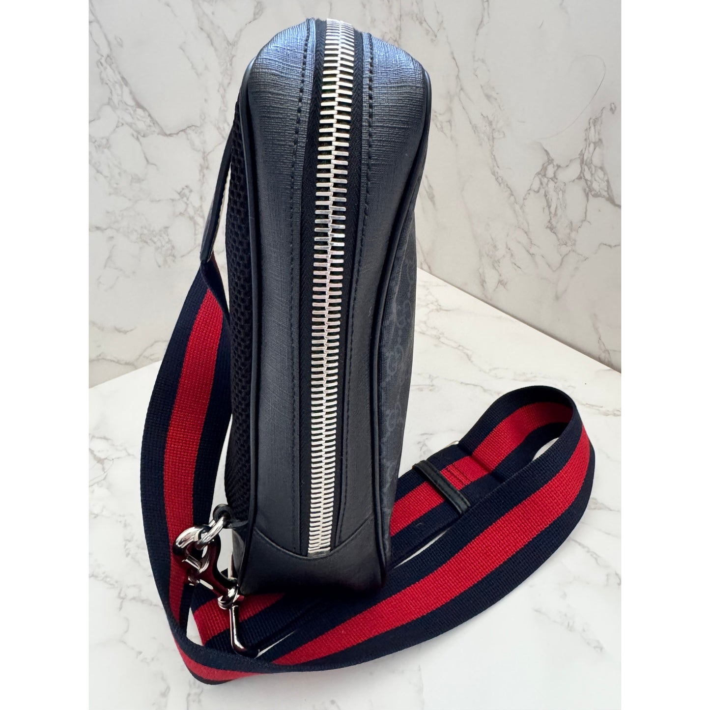 Gucci GG Supreme Unisex Sling Bag in Black/Grey Monogram Leather