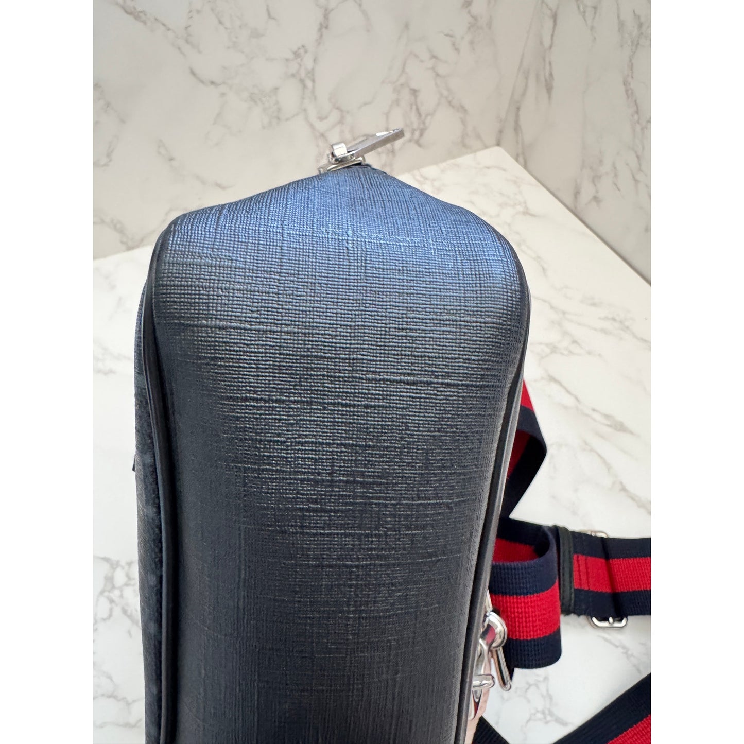 Gucci GG Supreme Unisex Sling Bag in Black/Grey Monogram Leather