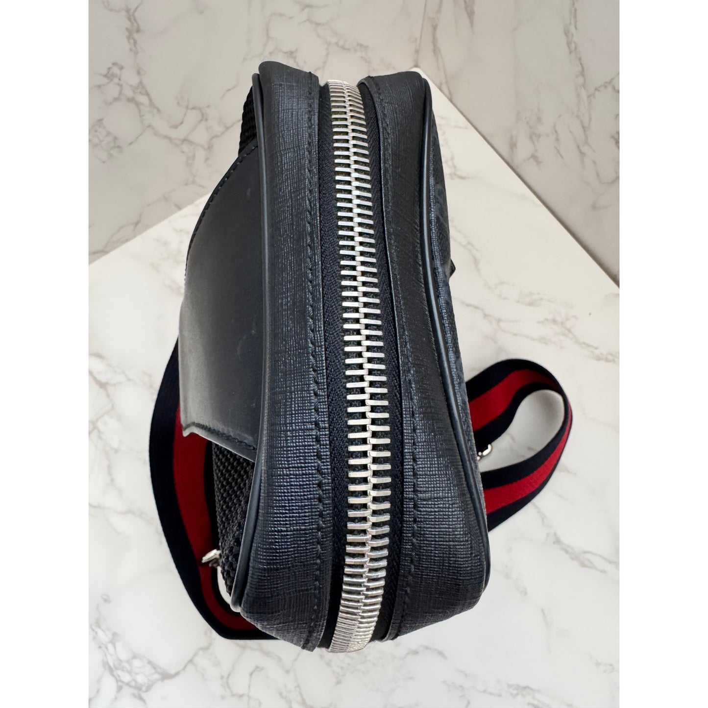 Gucci GG Supreme Unisex Sling Bag in Black/Grey Monogram Leather