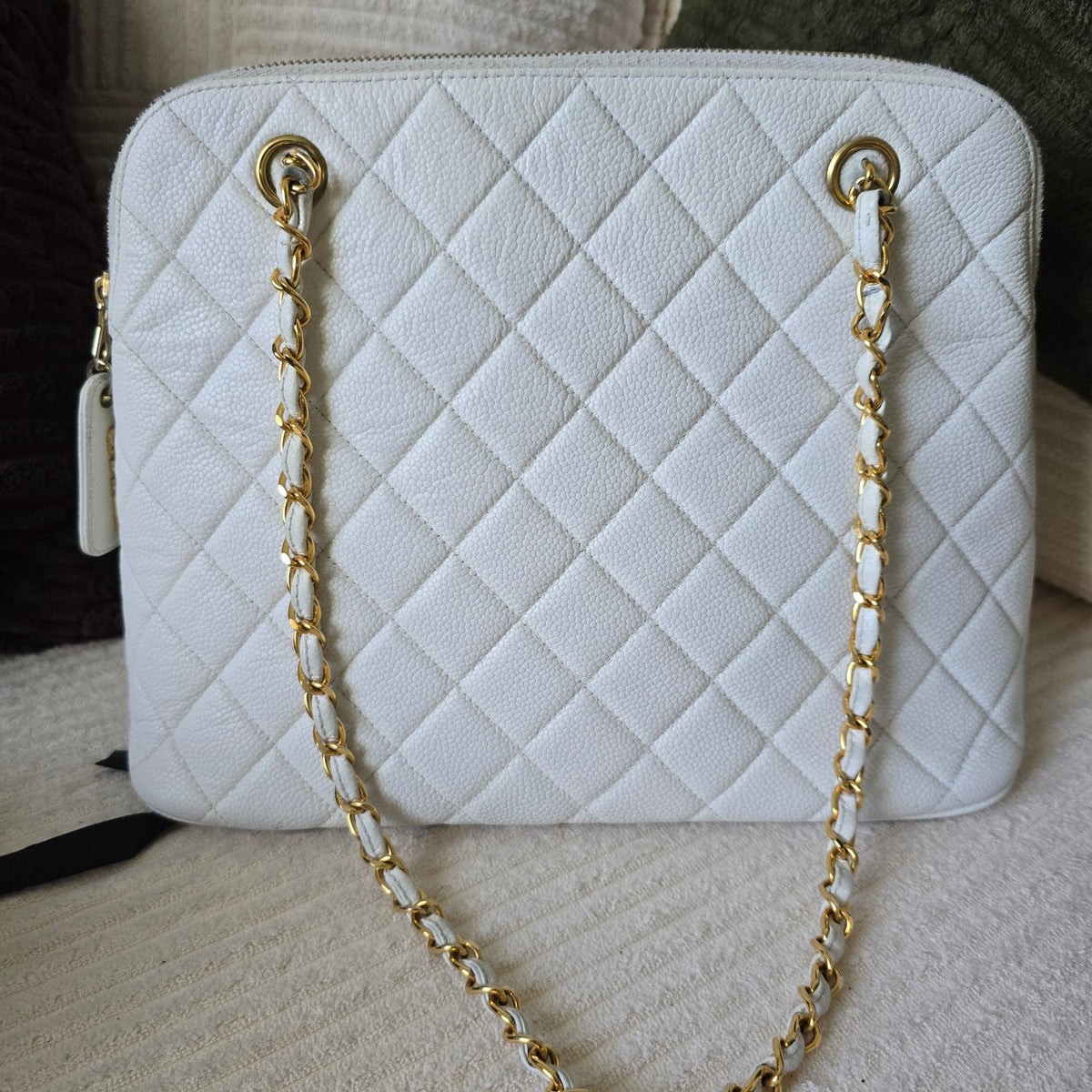 CHANEL White Vintage Caviar Leather Quilted Dome Shoulder Bag GHW