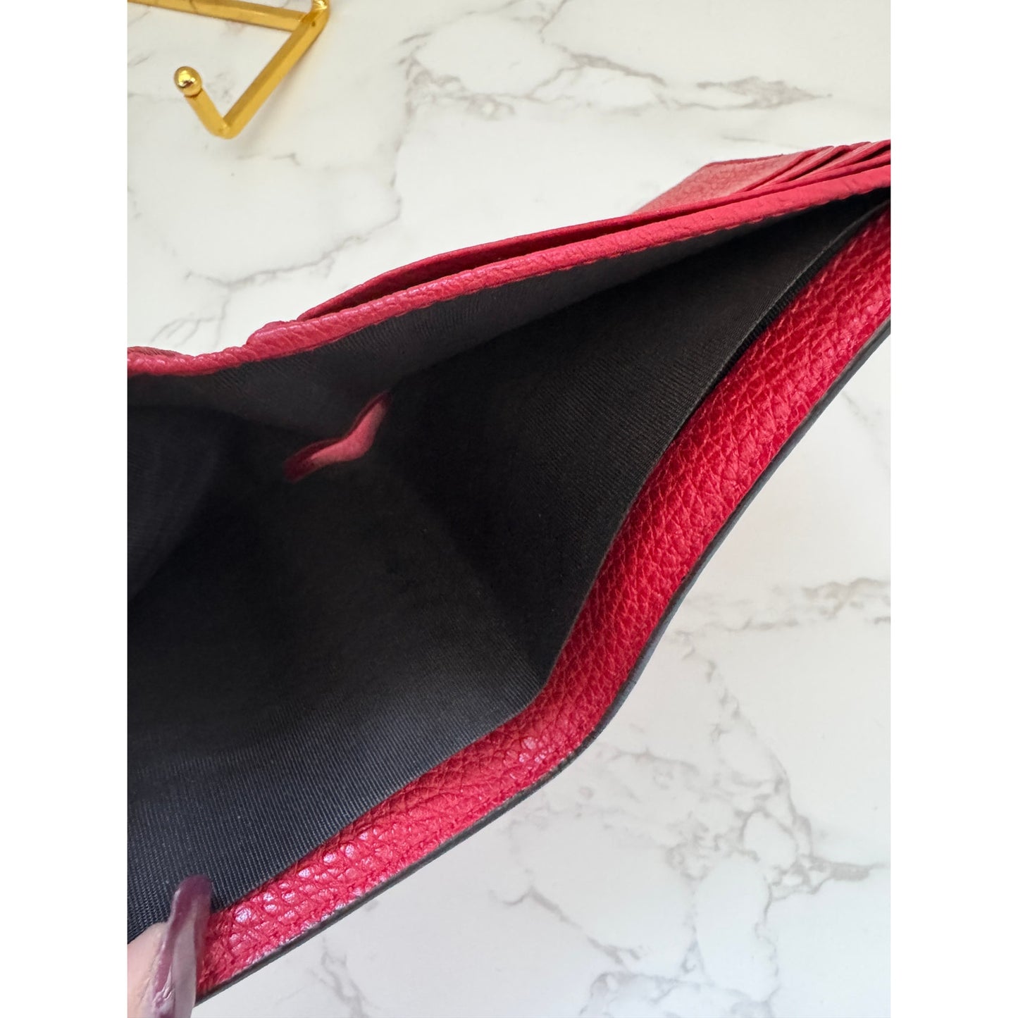 Gucci Red Logo Bifold Wallet in Red Textured Leather