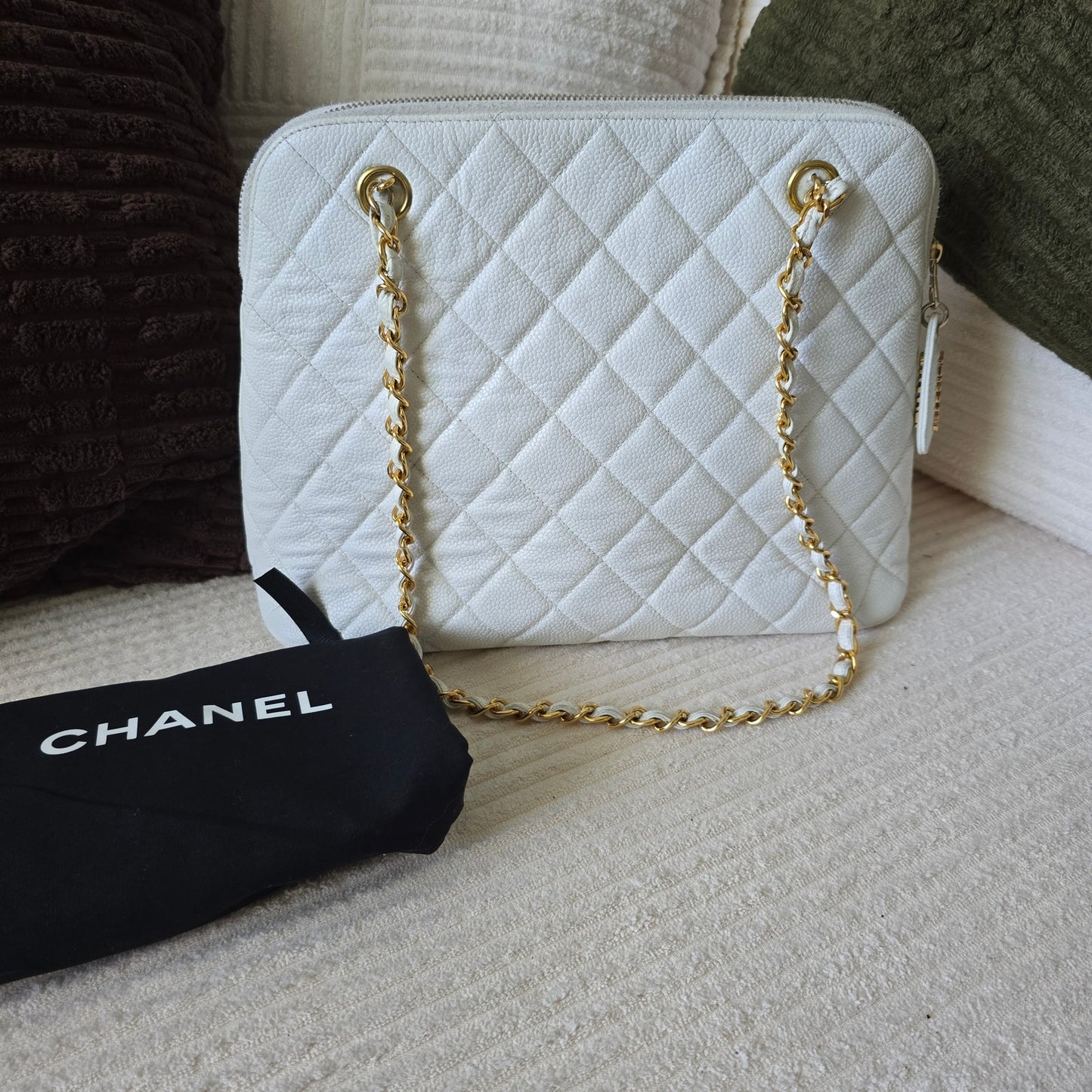 CHANEL White Vintage Caviar Leather Quilted Dome Shoulder Bag GHW