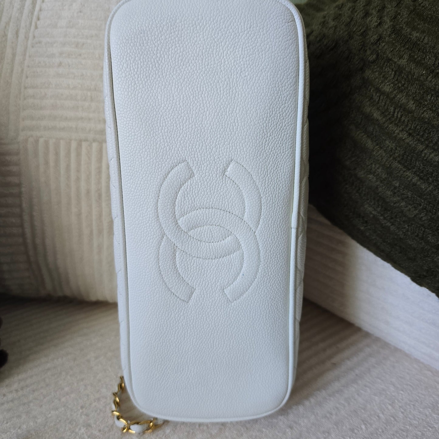 CHANEL White Vintage Caviar Leather Quilted Dome Shoulder Bag GHW