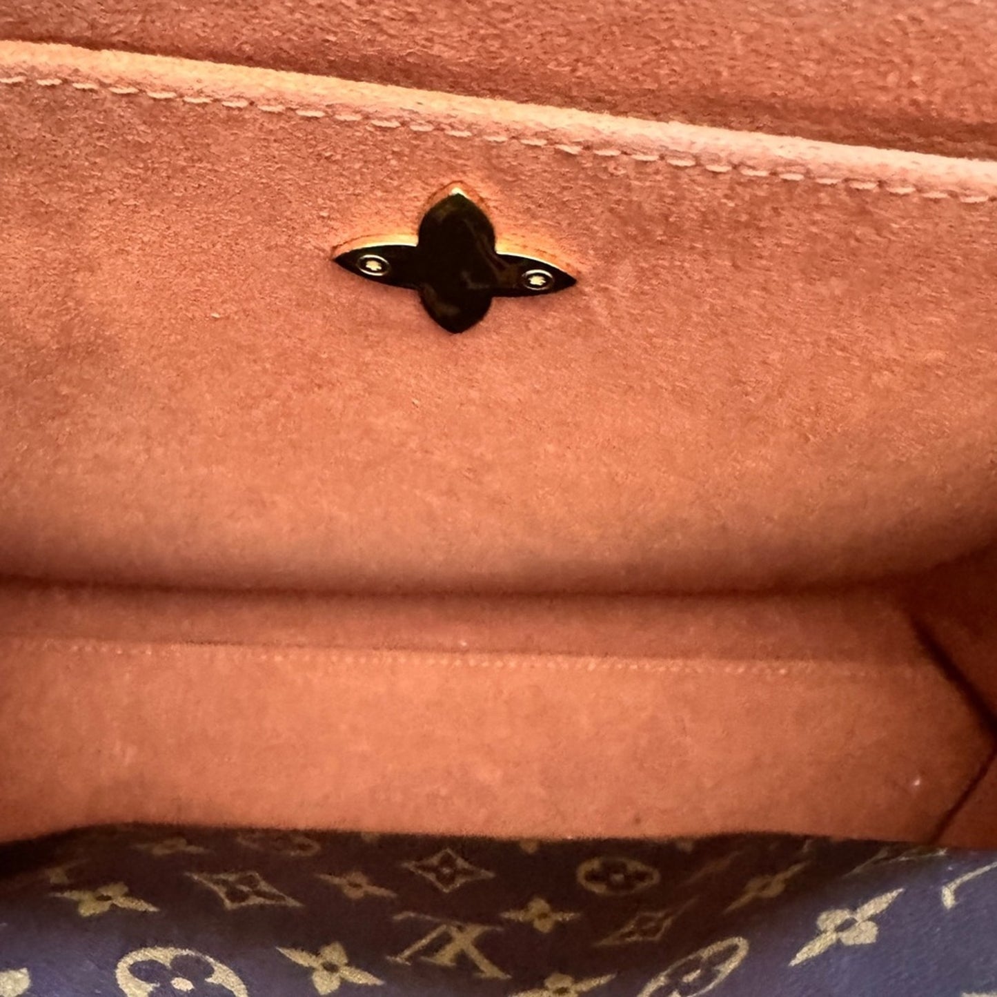 Authentic Louis Vuitton Flower Tote in monogram canvas!