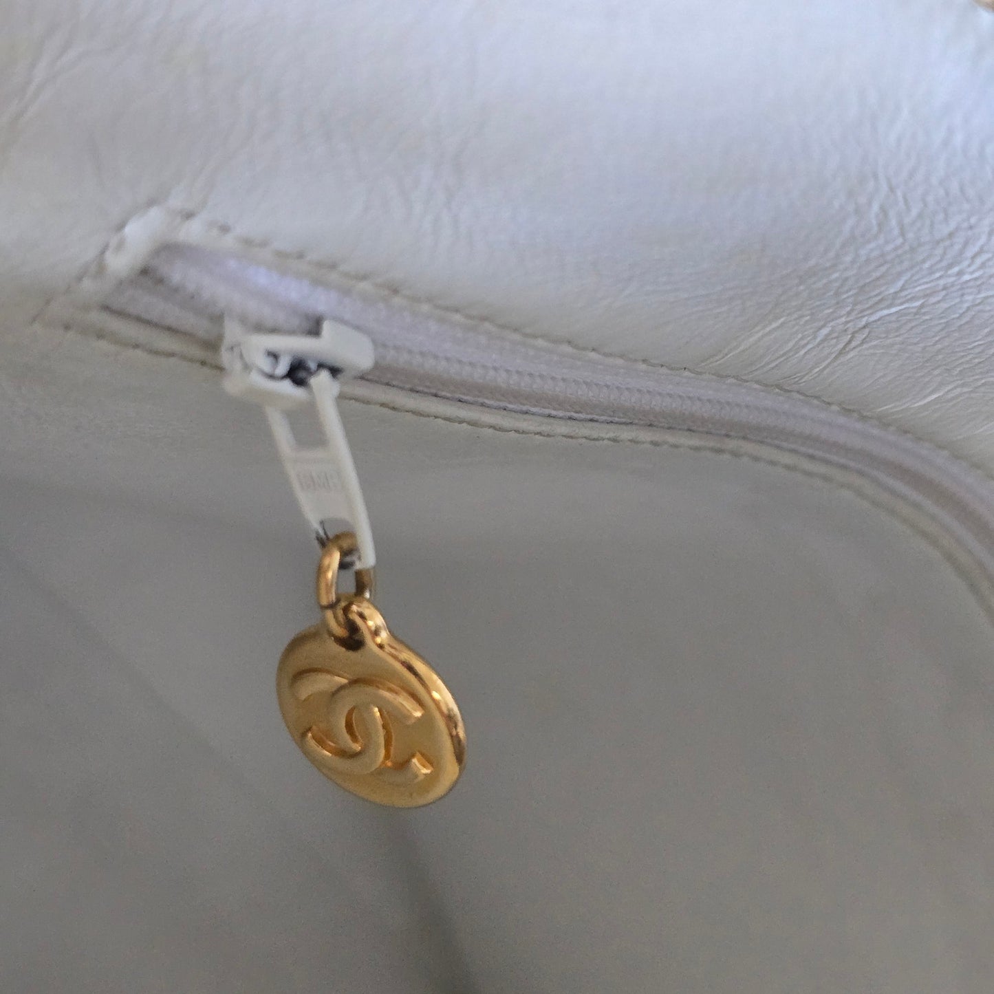 CHANEL White Vintage Caviar Leather Quilted Dome Shoulder Bag GHW