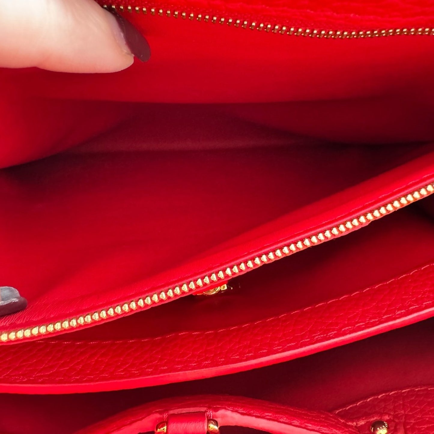 Beautiful Like New Louis Vuitton Capucines Bag