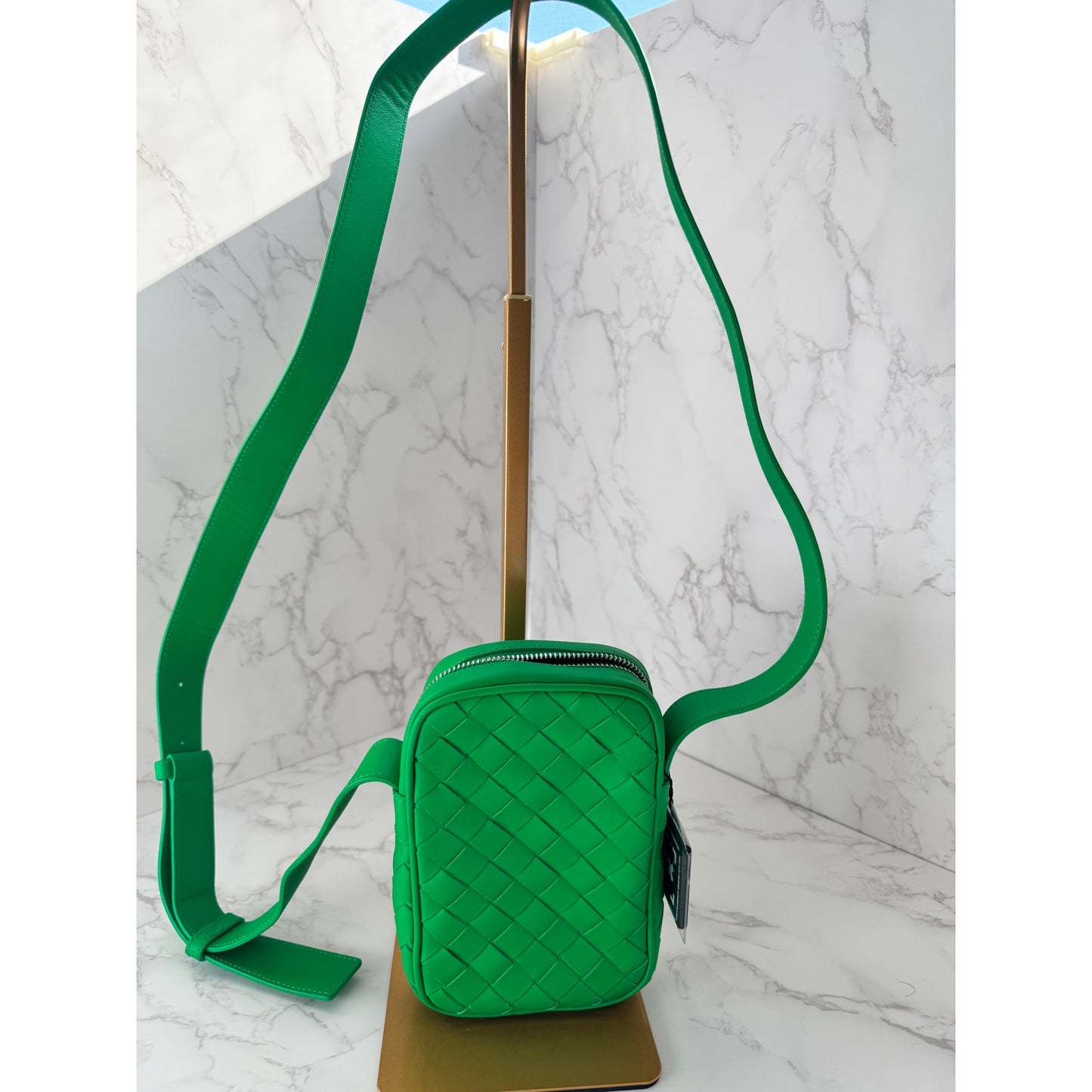 Bottega Veneta Intrecciato woven leather phone pouch in parakeet green!