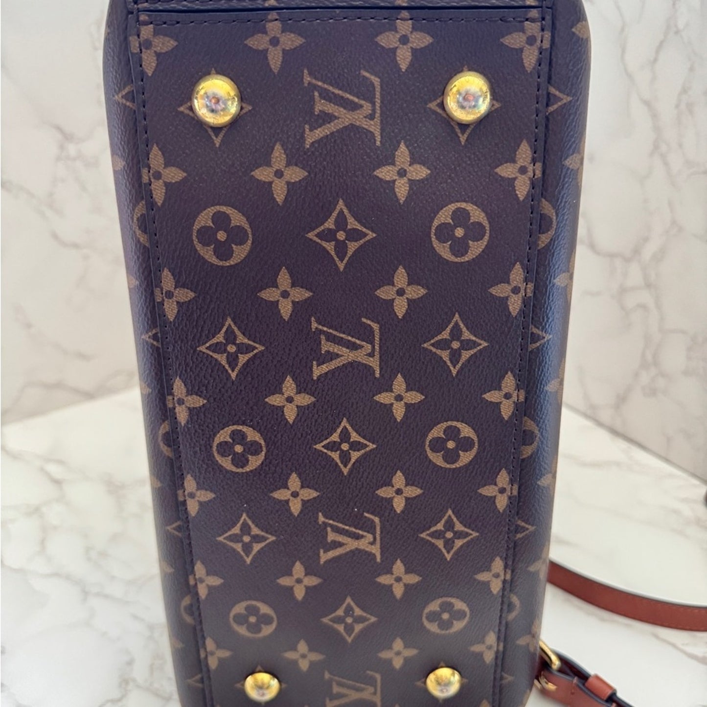 Authentic Louis Vuitton Flower Tote in monogram canvas!