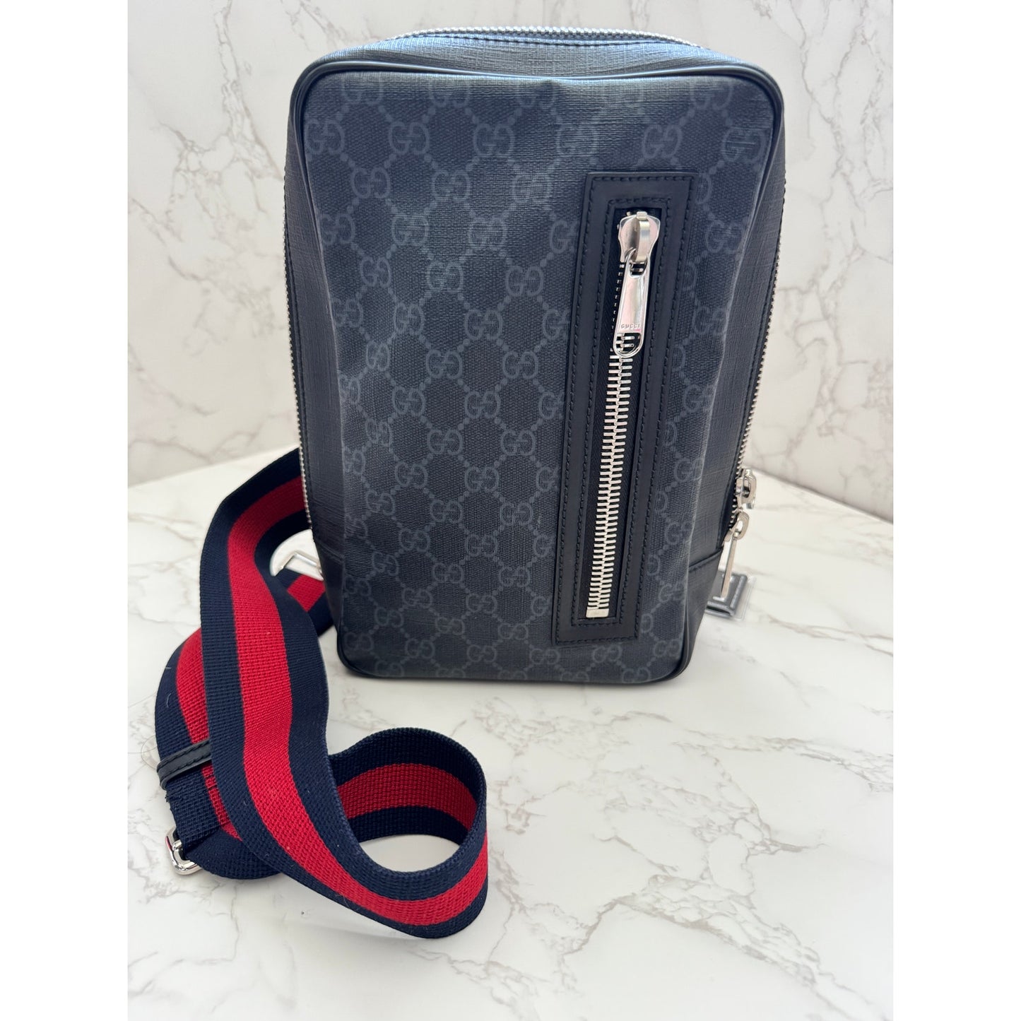 Gucci GG Supreme Unisex Sling Bag in Black/Grey Monogram Leather