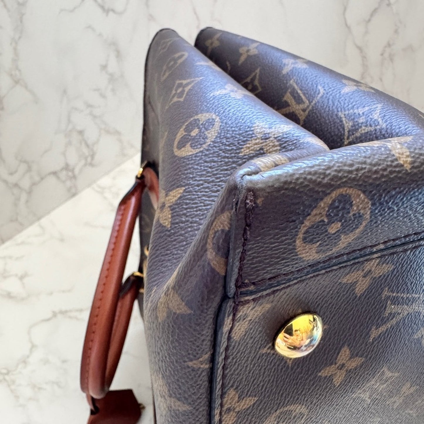 Authentic Louis Vuitton Flower Tote in monogram canvas!