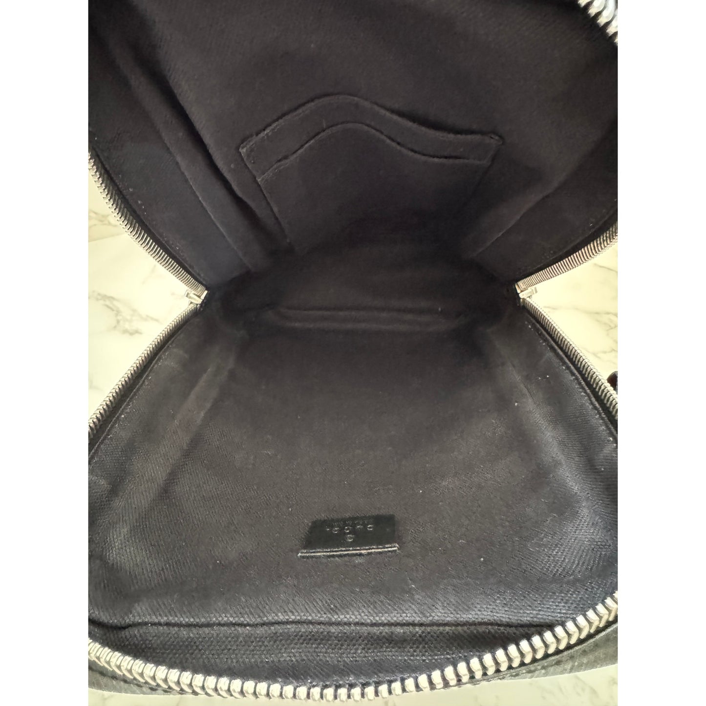 Gucci GG Supreme Unisex Sling Bag in Black/Grey Monogram Leather