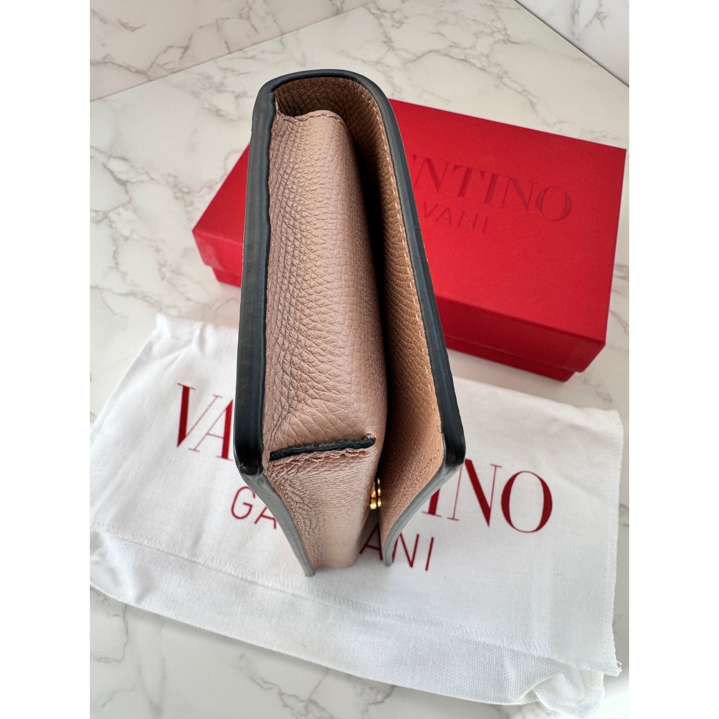 Valentino Garavani Vlogo Wallet on Chain