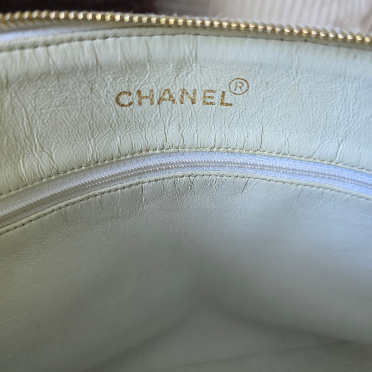 CHANEL White Vintage Caviar Leather Quilted Dome Shoulder Bag GHW