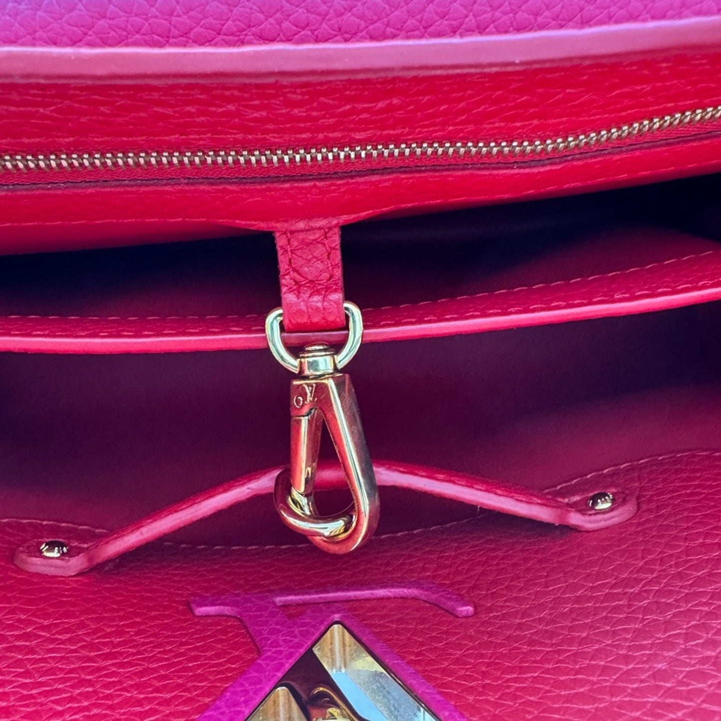 Beautiful Like New Louis Vuitton Capucines Bag