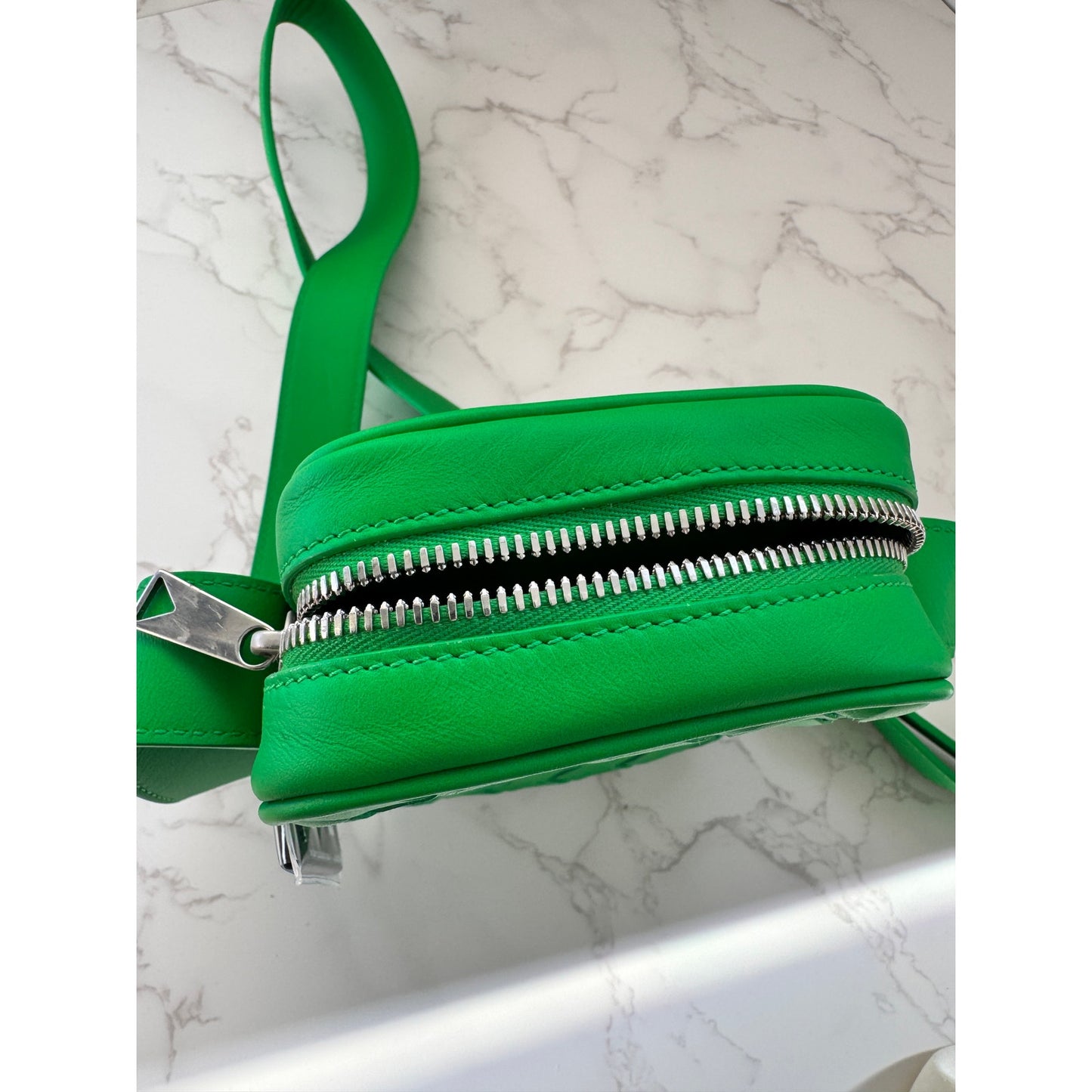 Bottega Veneta Intrecciato woven leather phone pouch in parakeet green!