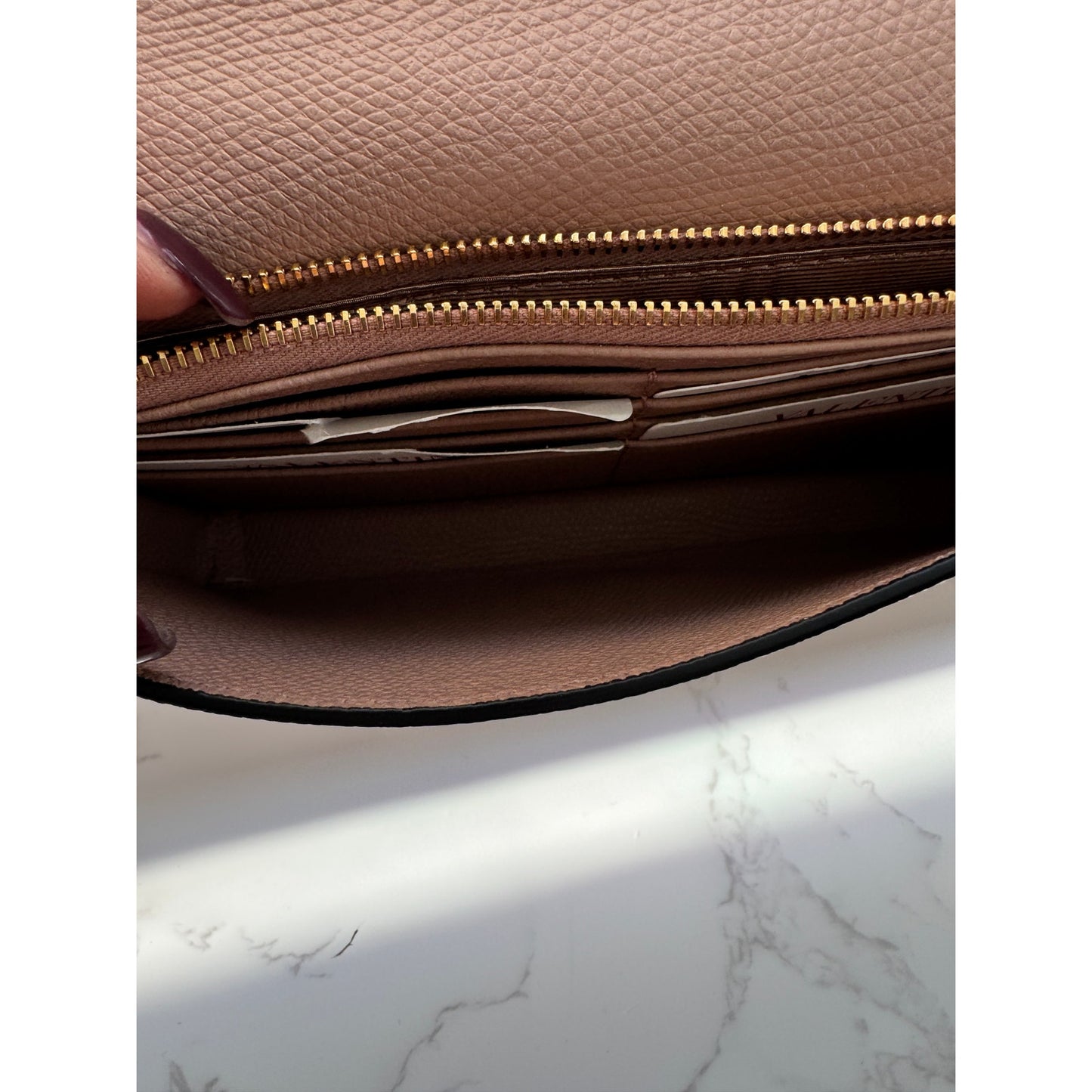 Valentino Garavani Vlogo Wallet on Chain
