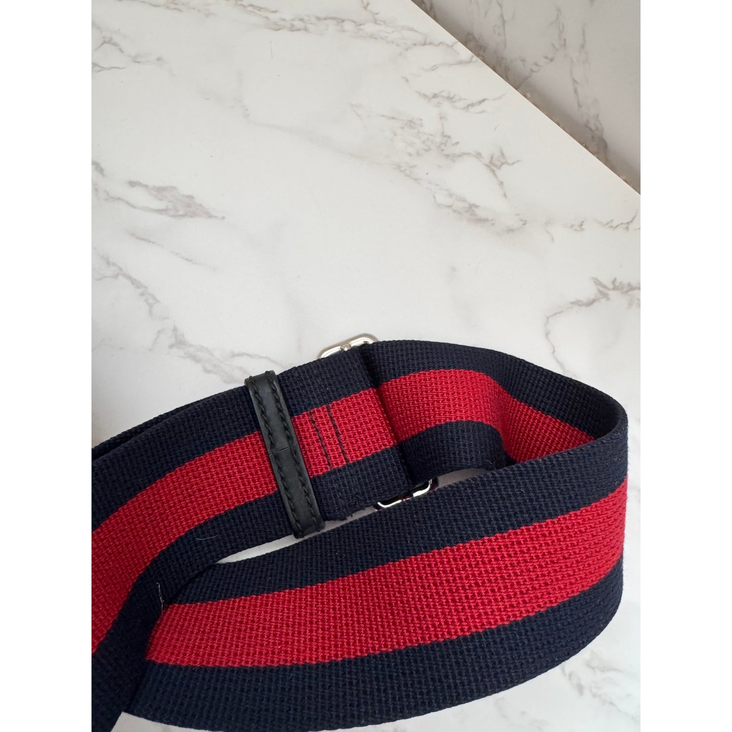 Gucci GG Supreme Unisex Sling Bag in Black/Grey Monogram Leather