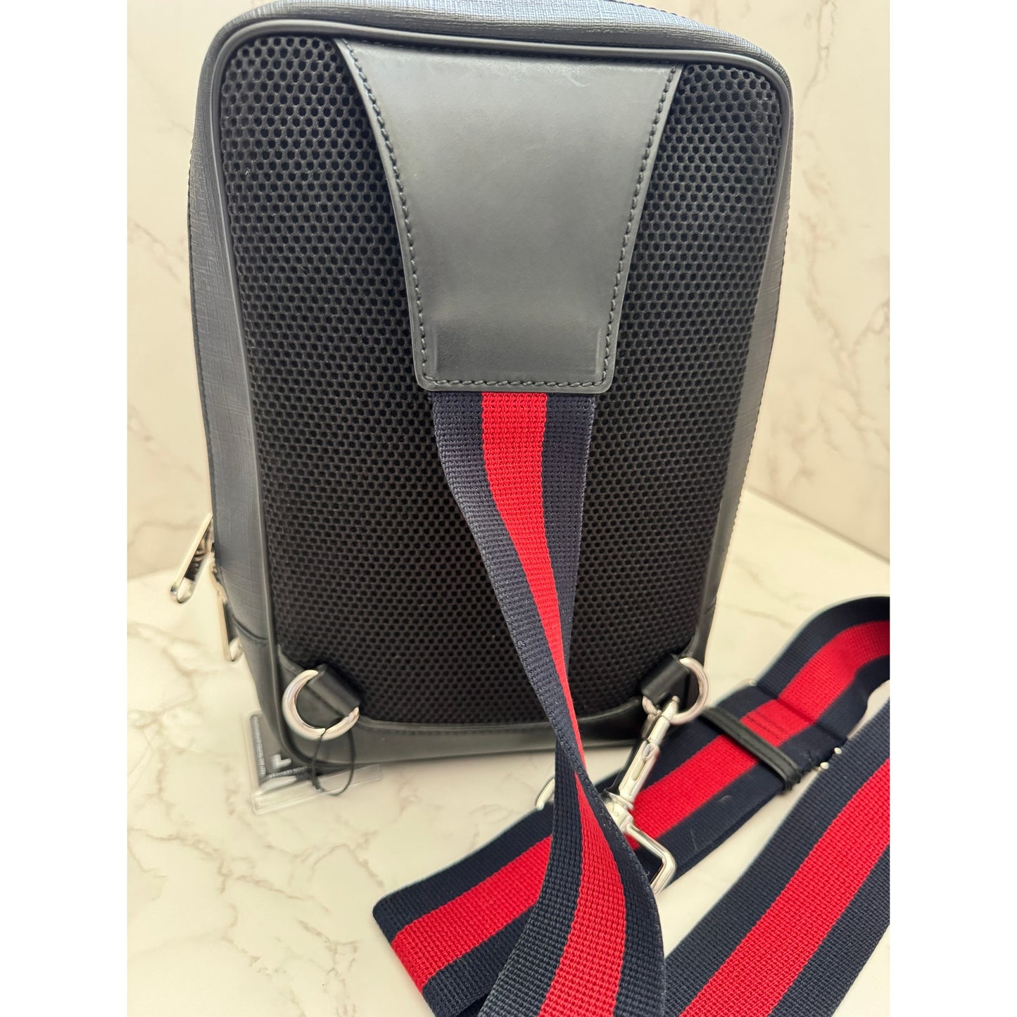 Gucci GG Supreme Unisex Sling Bag in Black/Grey Monogram Leather